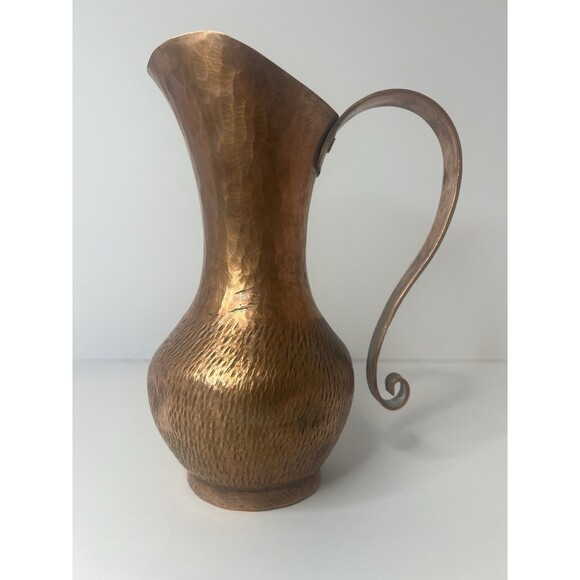 VTG Hand Hammered Copper Pitcher Over 7” Tall scroll handle brutalist style. - Picture 5 of 13